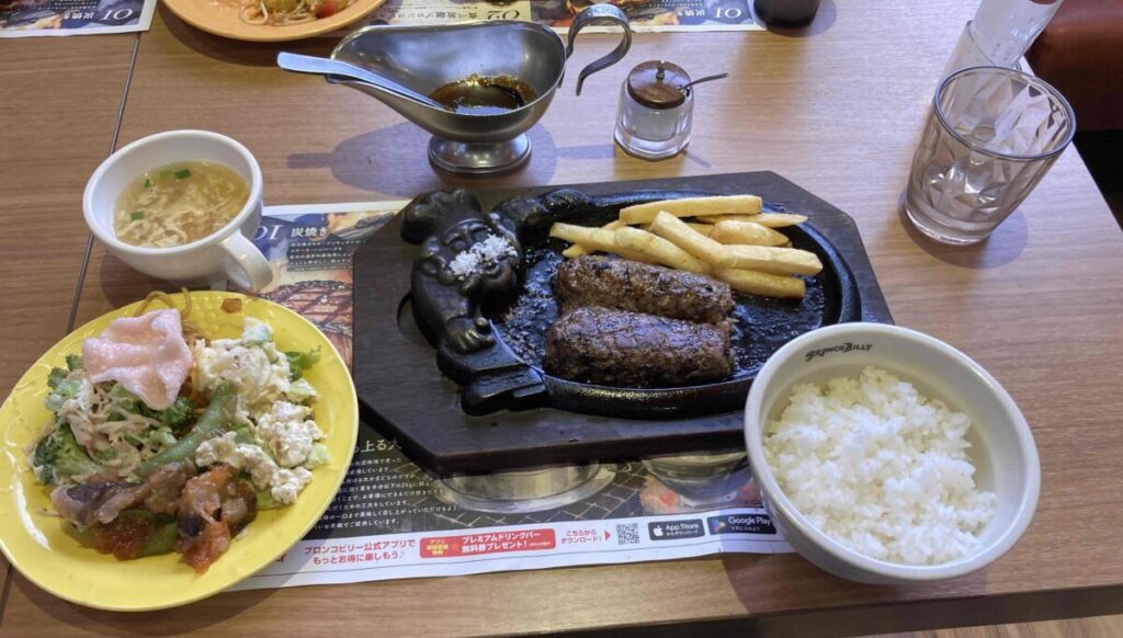 ブロンコビリーの炭焼きハンバーグとサラダバーランチ