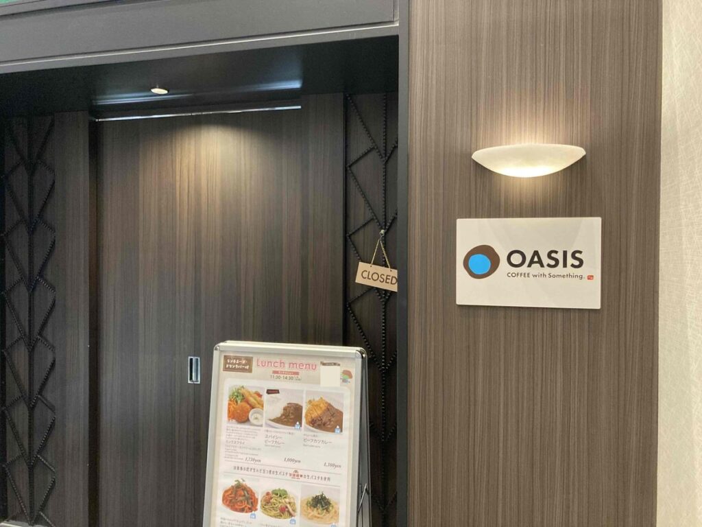 CAFE OASIS 神戸元町店の入口